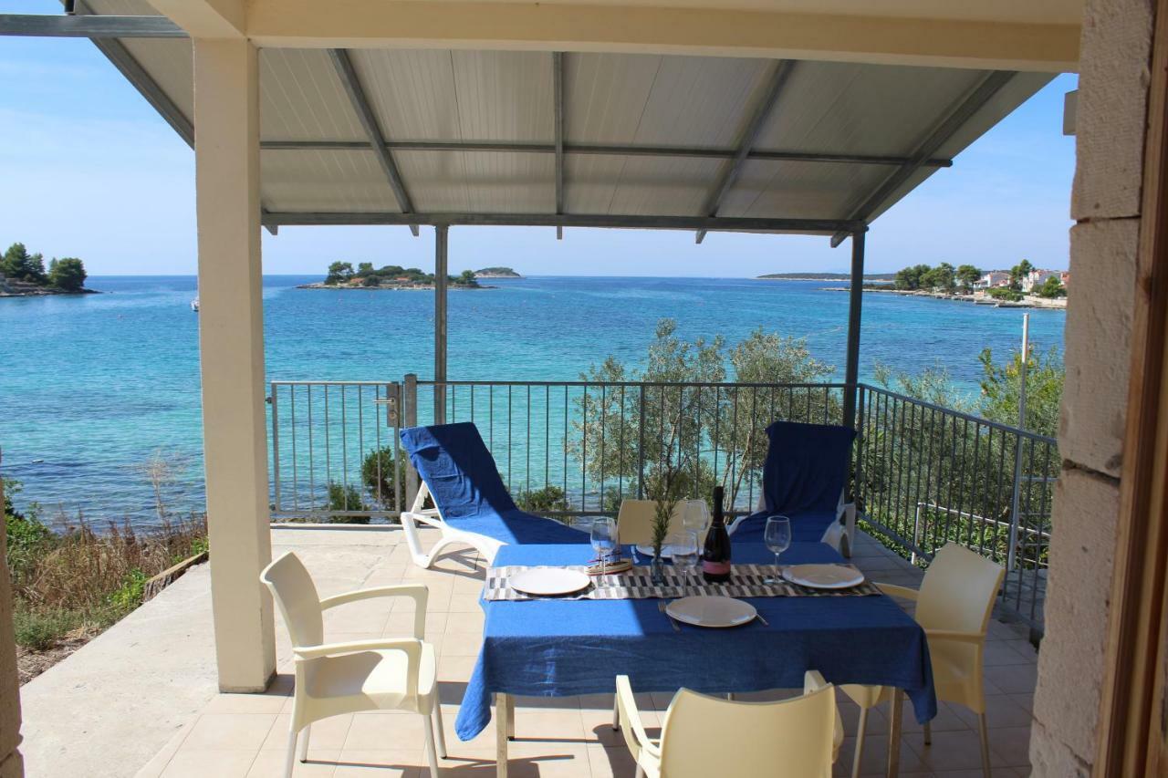 Apartments Andrea Вела Лука Екстериор снимка