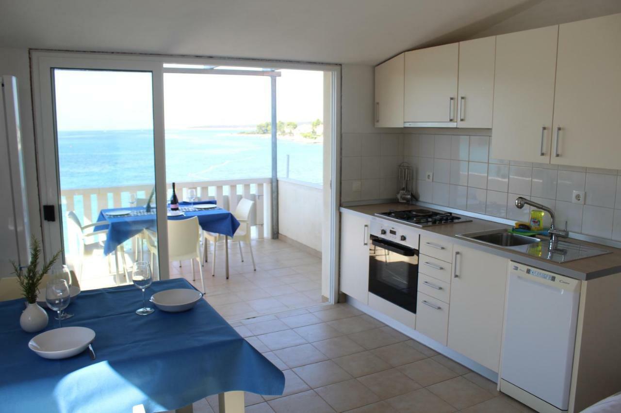 Apartments Andrea Вела Лука Екстериор снимка
