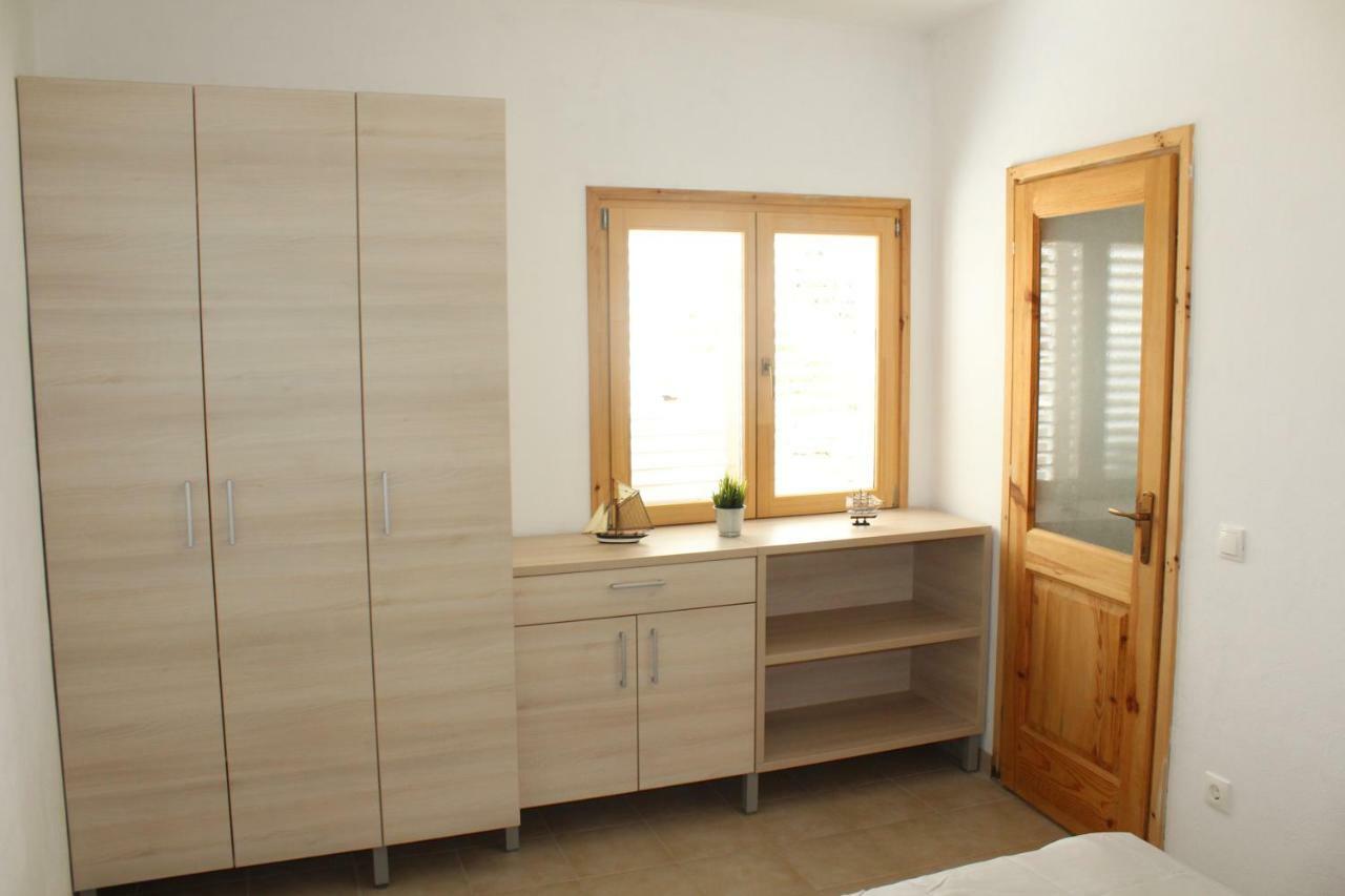 Apartments Andrea Вела Лука Екстериор снимка