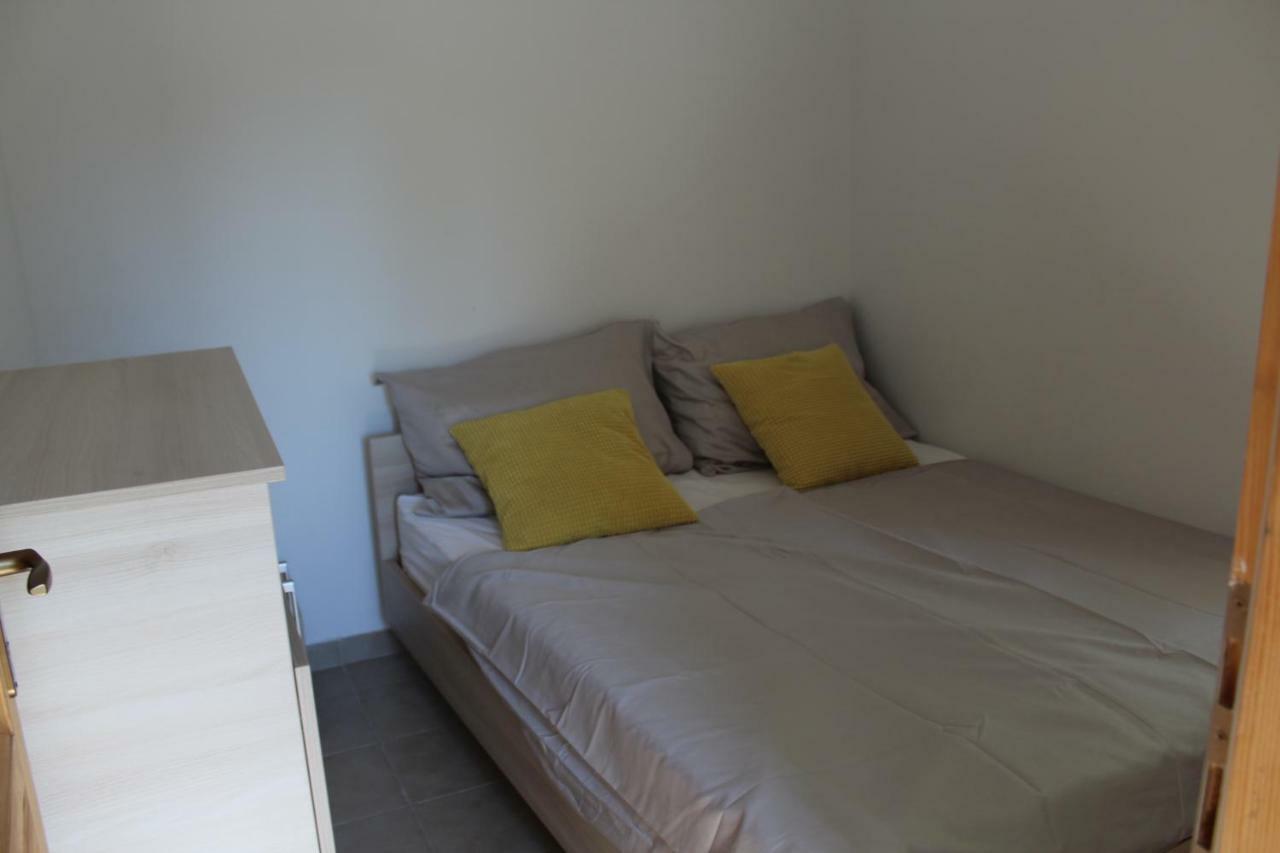 Apartments Andrea Вела Лука Екстериор снимка