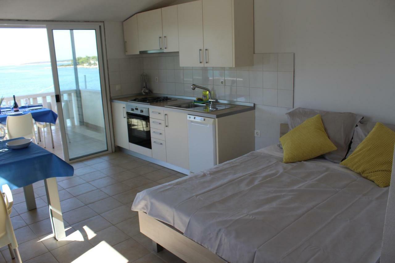 Apartments Andrea Вела Лука Екстериор снимка