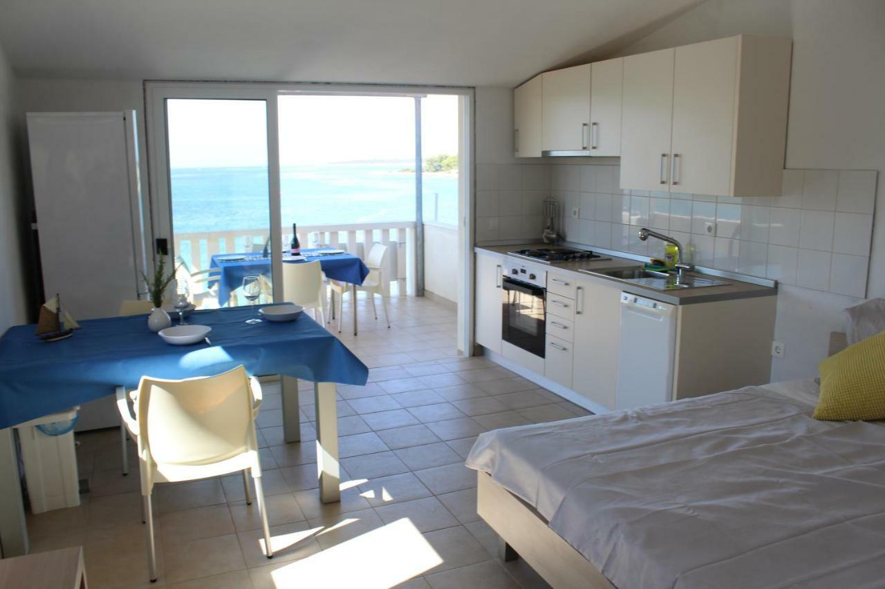 Apartments Andrea Вела Лука Екстериор снимка